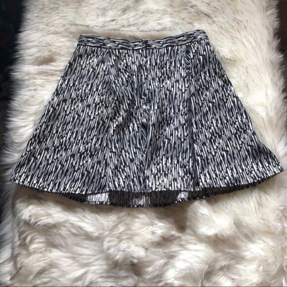 H&M black & white print patterned short skater skirt size 8 - Picture 4 of 5